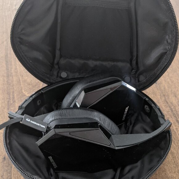 Monster Headphones (Diesel) - Picture 2 of 7